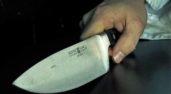 Zaatakował nożem policjanta i został postrzelony