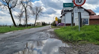 Kto naprawi drogę i kto wybuduje kanalizację? Kolejny spór między gminą Wola Krzysztoporska a powiatem piotrkowskim