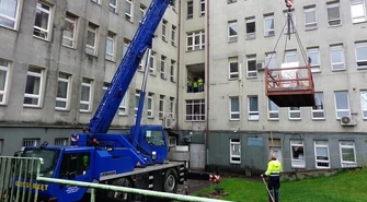 Dziura w ścianie i wyłamane okno szpitala wojewódzkiego [WIDEO]