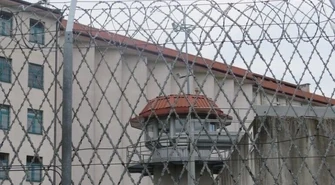 Dwóch osadzonych powiesiło się w piotrkowskim areszcie