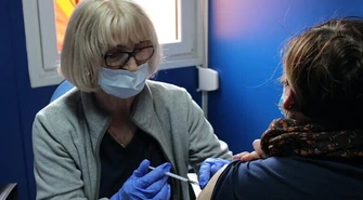 Szczepienia w mobilnym punkcie w Piotrkowie. Chętni przyjęli preparat Johnson &amp; Johnson