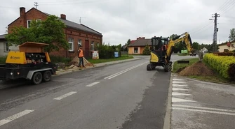 Aleksandrów. Trwają prace związane z budową sieci światłowodowej