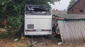 Wypadek autobusu pracowniczego. Nie żyje kierowca