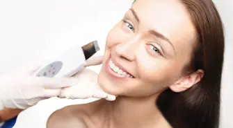 Czy peeling kawitacyjny jest w pełni bezpieczny dla skóry?