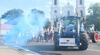 Ponad 150 ciągników zablokowało ruch pomiędzy Piotrkowem a Srockiem