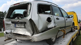 Zderzenie busa i dwóch osobówek w Jarostach