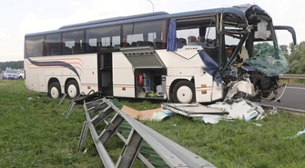Łódzkie: 13 osób rannych po wypadku autobusu, który wiózł 39 dzieci i 4 dorosłych