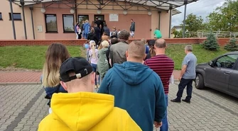 Kolejka do szczepień w Woli Krzysztoporskiej