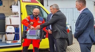 Karetka w Grabicy wyposażona w nowoczesny defibrylator