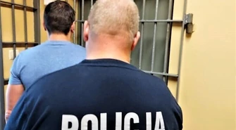 Pijany i bez uprawnień, wjechał w budynek