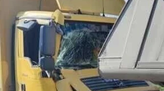 Mężczyzna zakleszczony w pojeździe po wypadku na DK nr 12