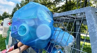 Za mała dziura. Trudno wcisnąć