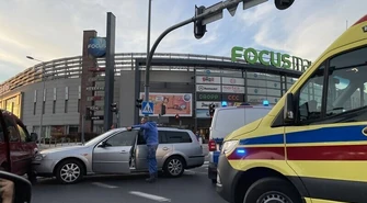 Wypadek w centrum Piotrkowa. Trzy osoby ranne