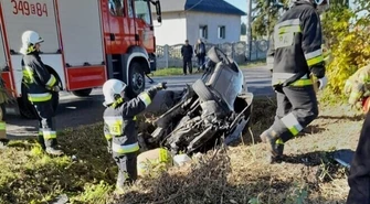 Groźne zderzenie dwóch fordów. Cztery osoby w szpitalu