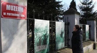 Chłopcy malowani - wystawa na parkanie Muzeum