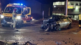 Ogromne utrudnienia w centrum miasta po zderzeniu dwóch aut