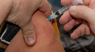 Czy Piotrków chce się szczepić trzecią dawką?