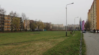 Dlaczego nie powstał psi plac zabaw przy DH Merkury?