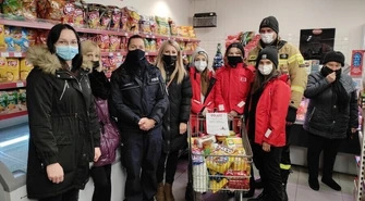 Policjanci i strażacy wsparli Dom Dziecka