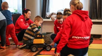 Szczypiorniści odwiedzili dzieci z Domu Dziecka