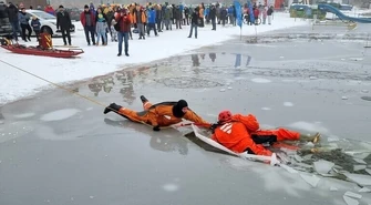 Strażacy szkolili się z ratownictwa wodnego (zdjęcia)