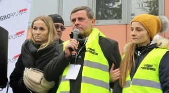 "Jesteśmy razem". Protest rolników przed prokuraturą [FILMY I ZDJĘCIA]. Jest oświadczenie prokuratury.