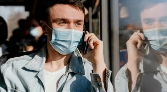 Zakażony COVID-19 podróżował busem