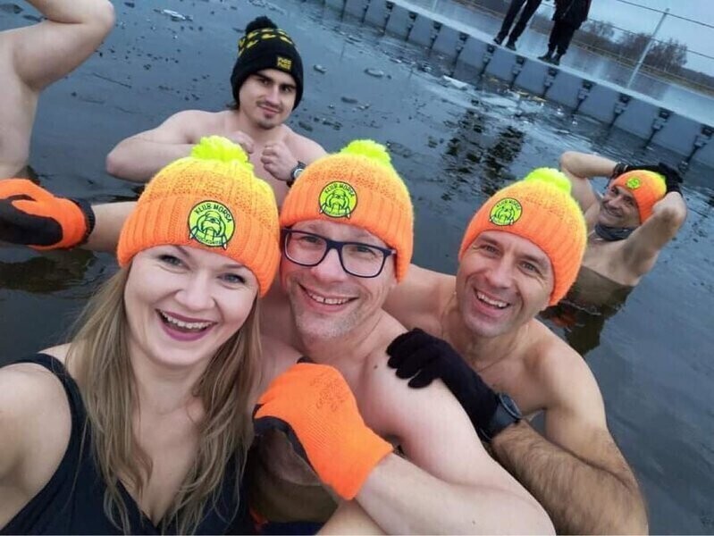 Moszczenickie morsy przywitały rok ZDJĘCIA