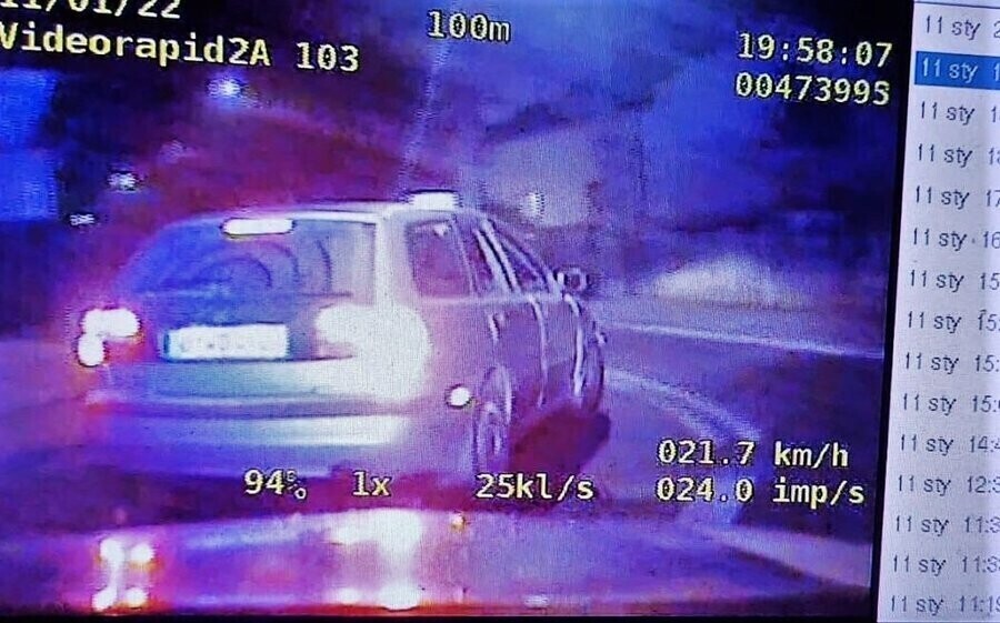 Uciekając przed policją pędził ponad 200 kmh