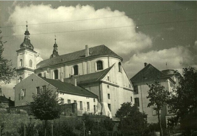 Świat na stropie malowany