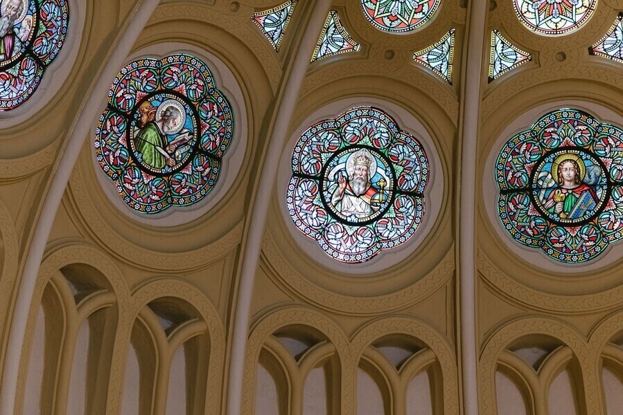 Niezwykli święci których warto poznać