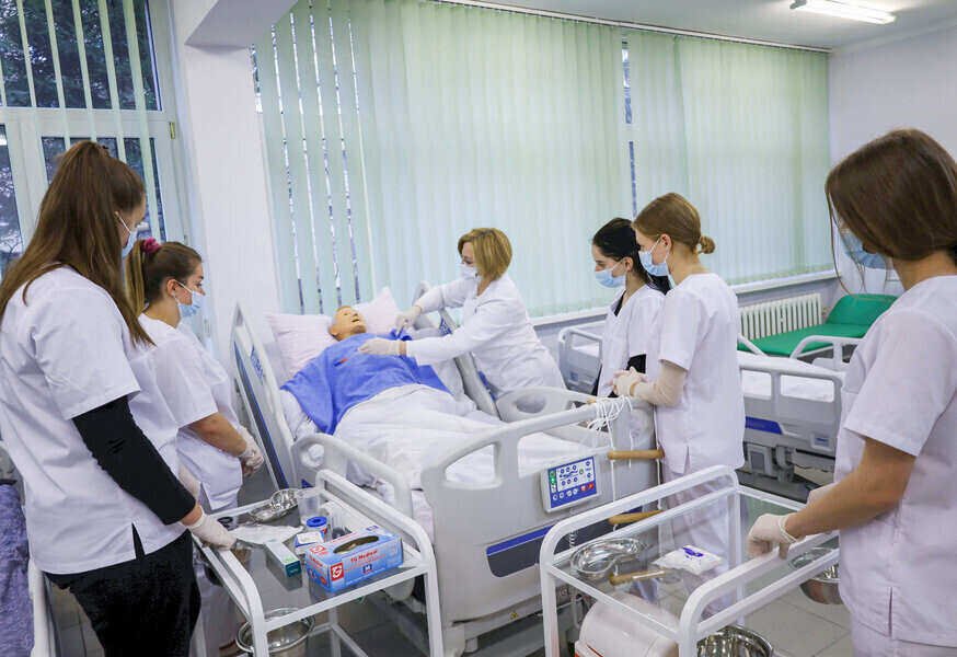 Pielęgniarstwo i nie tylko Uniwersytet Jana Kochanowskiego w Piotrkowie rośnie w siłę