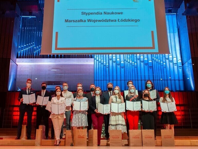 10 tys. dla najzdolniejszych uczniów i studentów