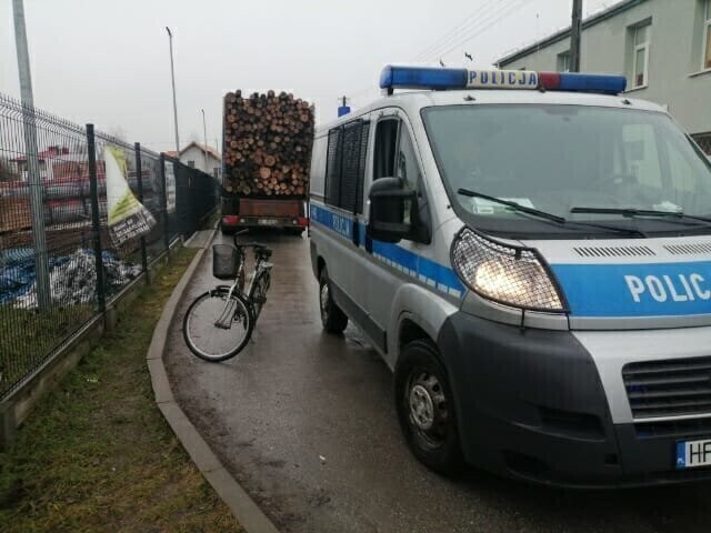 Środkiem ulicy z trzema promilami