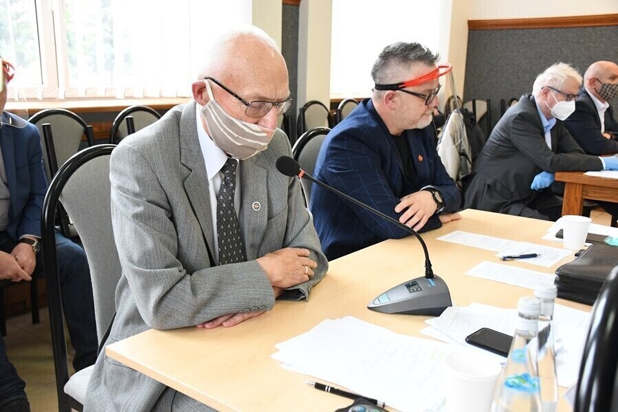 Jak pracowali radni w 2021 roku Sprawdziliśmy liczbę zapytań i interpelacji