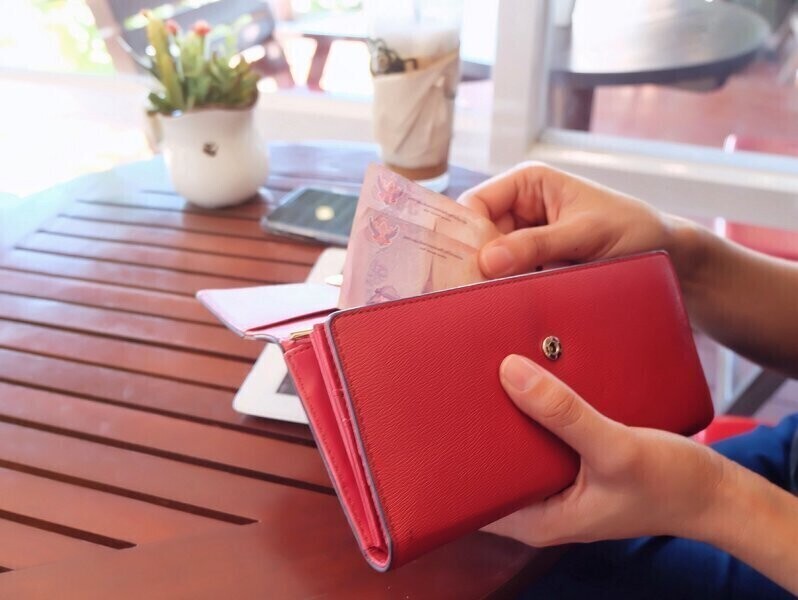 Portfele męskie i damskie - uniwersalny prezent na każdą okazję