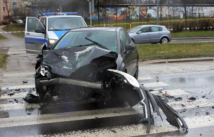 Zderzenie i potrącenie w al. Piłsudskiego ZDJĘCIA