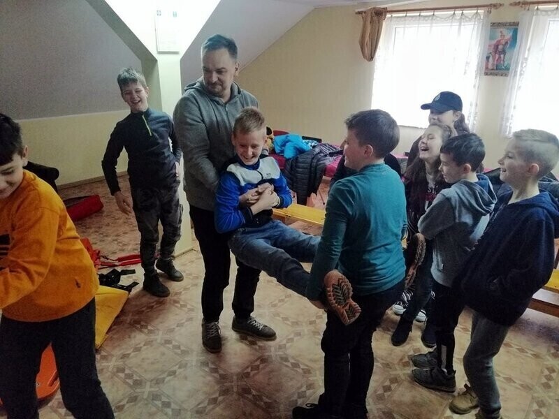 Czerwone strzały uczą się pierwszej pomocy