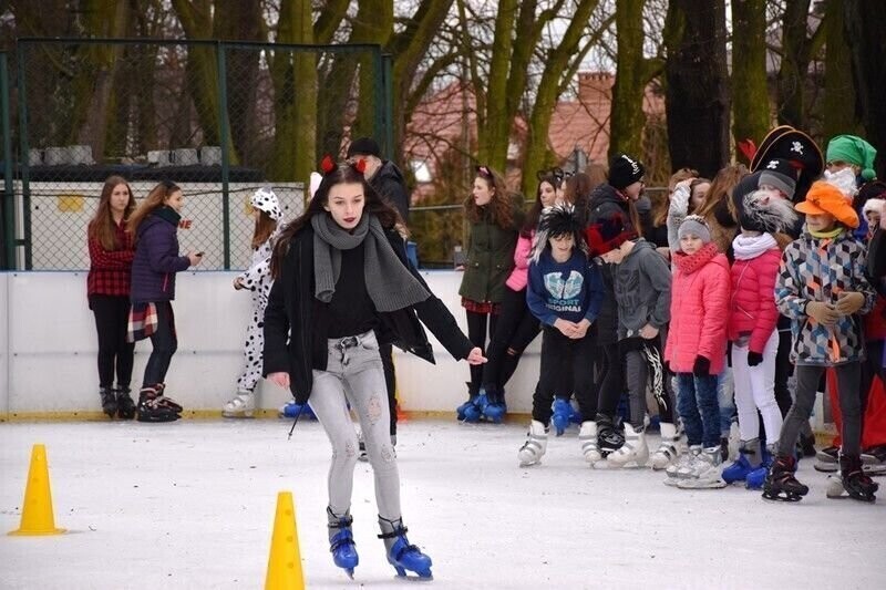 Pączki na lodowisku