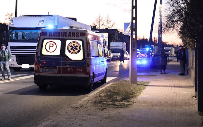Potrącenie pieszego przez ciężarówkę