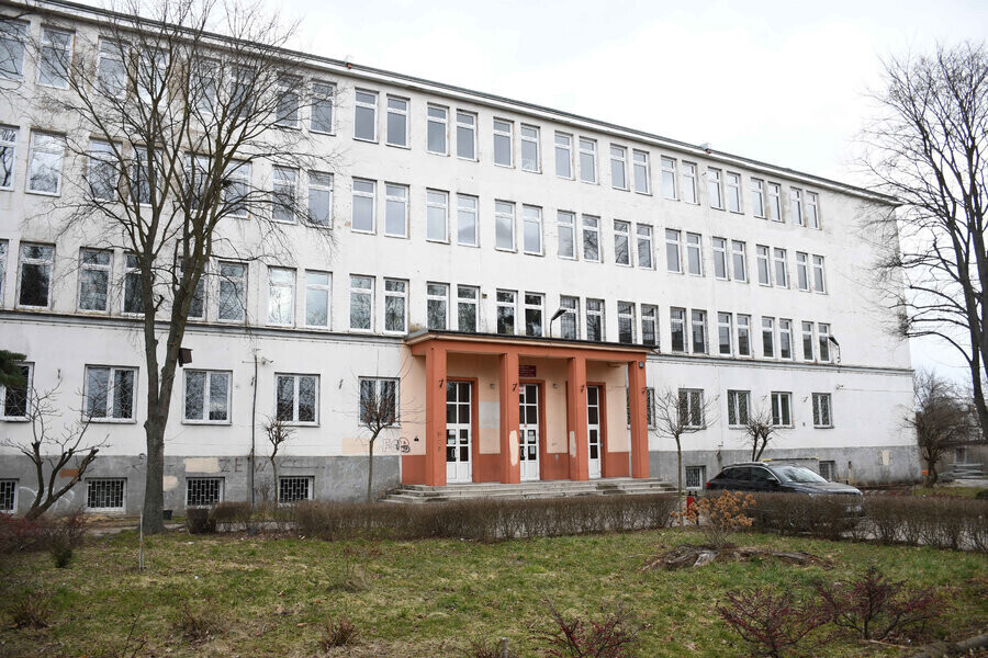 II LO inwestycja nie skończona a wykonawca zszedł z robót