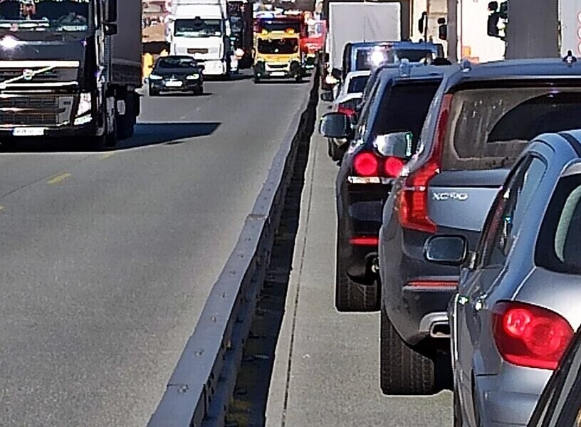 Zderzenie trzech ciężarówek