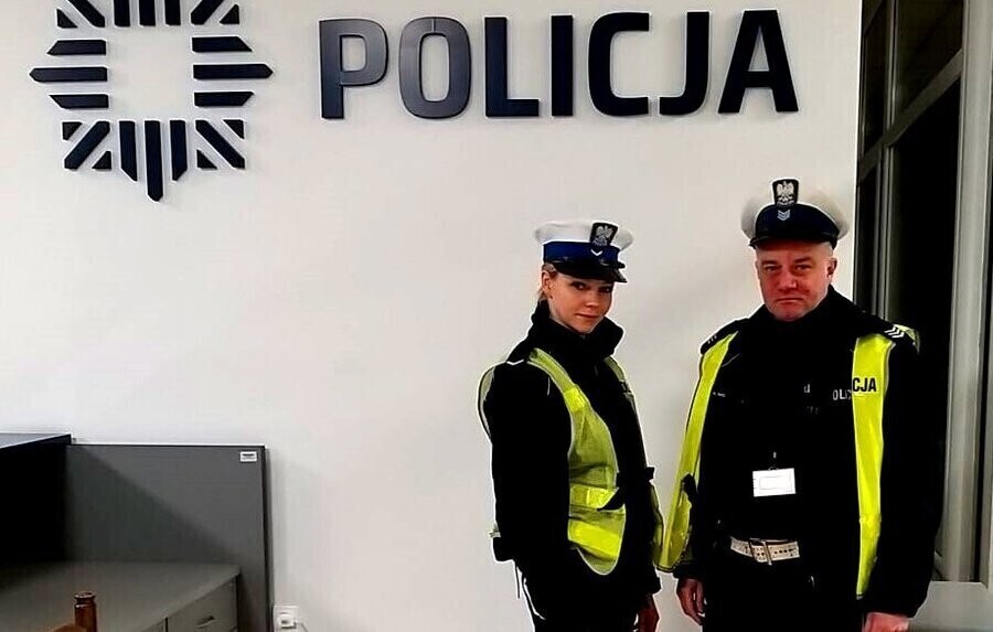 Policyjna eskorta uratowała życie niemowlęcia