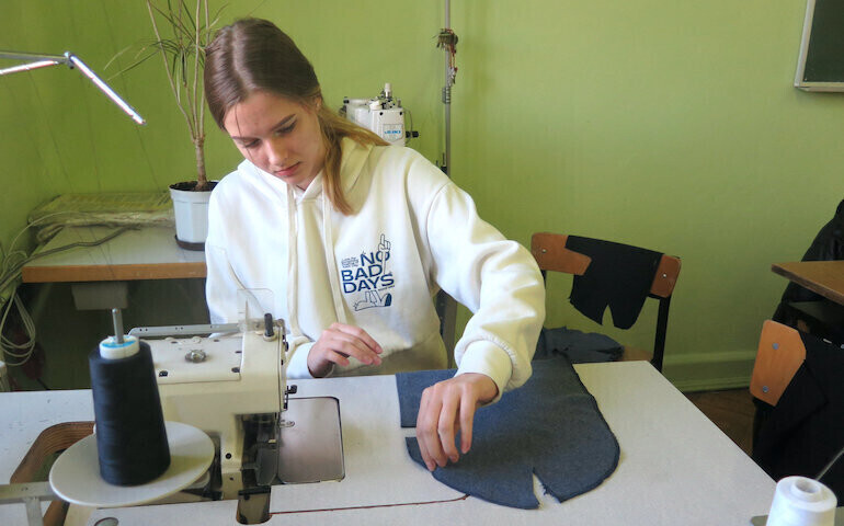 Szyją kominiarki dla ukraińskiego wojska