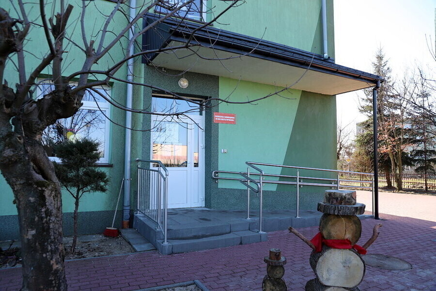 Remont wejść do Przedszkola Samorządowego w Woli Krzysztoporskiej