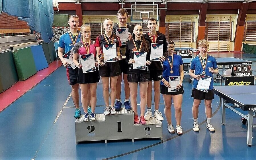 Worek medali dla sportowców z Moszczenicy