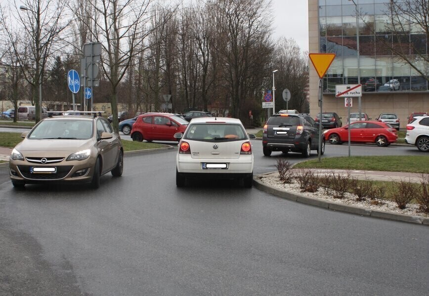 Feralny wjazd. Czy to najniebezpieczniejsze skrzyżowanie w Piotrkowie