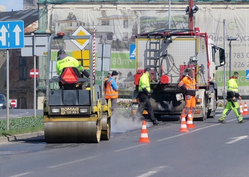 Łatali dziury przy placu Kościuszki