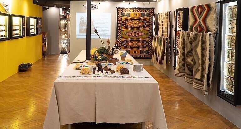 Nie tylko Polacy ale także Ukraińcy którzy mieszkają aktualnie u polskich rodzin usiedli do wielkanocnego śniadania