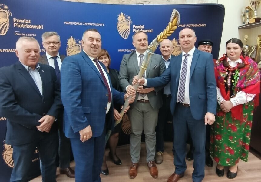 Symbolicznie przekazali dożynkowy kłos